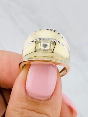 10K Gold Dome Ring – Abstract Dome Design - Anillo en oro Size 7.75